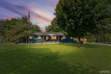 (private lake, pond, creek) Home Active Under Con in Grafton Illinois