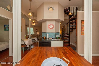 Price reduced to $259,000. Unique Waterfront Home! Older Round - photo 13