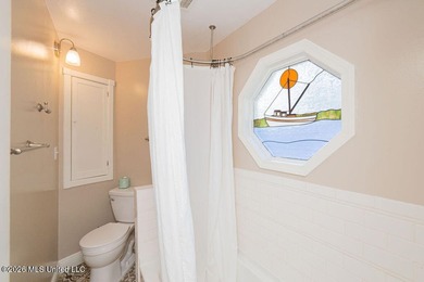 Price reduced to $259,000. Unique Waterfront Home! Older Round - photo 14