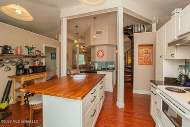 Price reduced to $259,000. Unique Waterfront Home! Older Round - photo 15