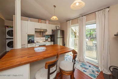 Price reduced to $259,000. Unique Waterfront Home! Older Round - photo 17