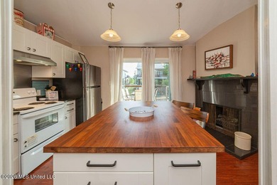 Price reduced to $259,000. Unique Waterfront Home! Older Round - photo 18
