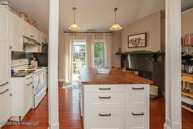 Price reduced to $259,000. Unique Waterfront Home! Older Round - photo 19