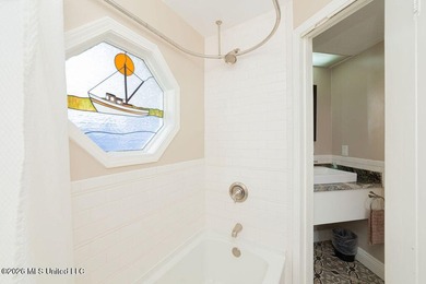 Price reduced to $259,000. Unique Waterfront Home! Older Round - photo 25