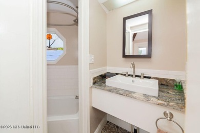 Price reduced to $259,000. Unique Waterfront Home! Older Round - photo 26
