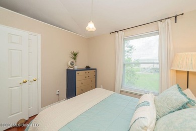 Price reduced to $259,000. Unique Waterfront Home! Older Round - photo 31