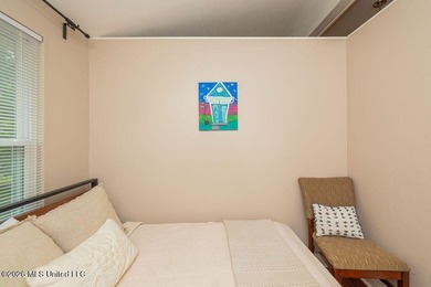 Price reduced to $259,000. Unique Waterfront Home! Older Round - photo 33