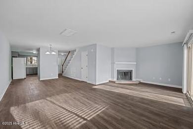 Are you ready to move into lovely townhome on the golf course? - photo 7