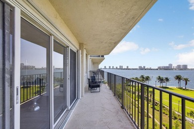 Enjoy breathtaking million-dollar Intracoastal and park views - photo 3