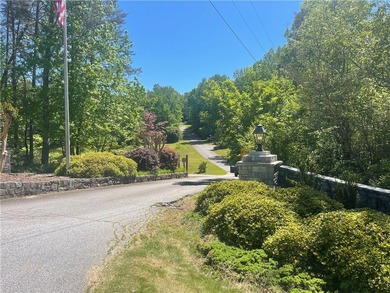 Perfect lot for walk out basement on quiet cul-de-sac in the - photo 11