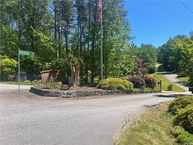 Perfect lot for walk out basement on quiet cul-de-sac in the - photo 12