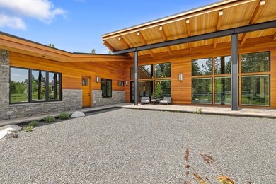 A significant showcase home featured in Mountain Living recently - photo 3