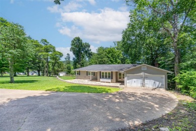 Lake Home For Sale in Bowling Green, Kentucky