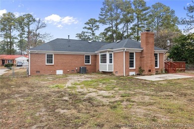 WELCOME to Ft Bragg!! This home is 10 Minutes from the Canopy Rd