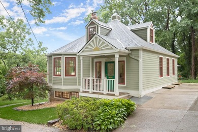 Experience the best of both worlds-a distinctive Glen Echo home - photo 4