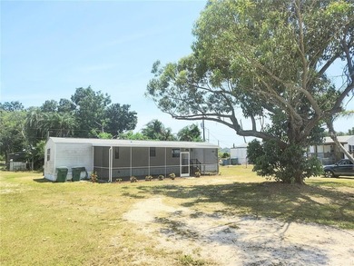 Welcome to affordable Florida living! NO HOA.. This 1983 - photo 3