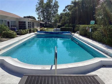 Fully furnished Villa in desirable Sun N Lake community. Unit is - photo 13