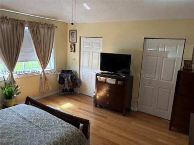Outstanding. Beautifull. 4 bed & 3baths. 2 floors. Home, with a - photo 22