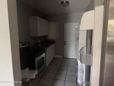 This duplex is a great investment opportunity with one unit - photo 5