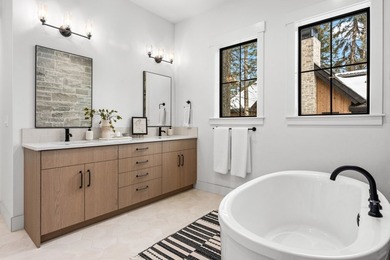 Move-In Ready Mountain Retreat! Nestled between Lake Cascade and - photo 5
