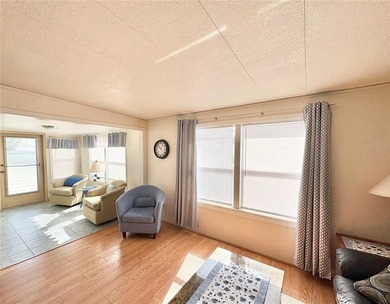 Welcome to your perfect Florida retreat! This spacious 2-bedroom - photo 8