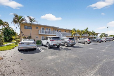 MOTIVATED SELLER - Bring all offers!! This updated 2 bed/2 bath - photo 2