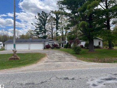 This home checks all the boxes! 3 bedrooms, 2.5 baths on 11.75 - photo 3