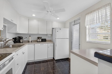 MOTIVATED SELLER - Bring all offers!! This updated 2 bed/2 bath - photo 4