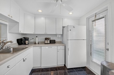 MOTIVATED SELLER - Bring all offers!! This updated 2 bed/2 bath - photo 5