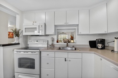 MOTIVATED SELLER - Bring all offers!! This updated 2 bed/2 bath - photo 6