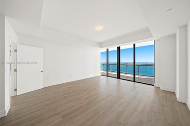 Located on the 55th floor of Elysee, this flow-through residence