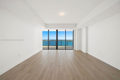 Located on the 55th floor of Elysee, this flow-through residence