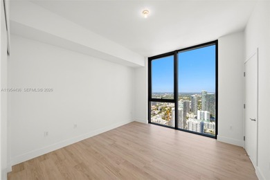 Located on the 55th floor of Elysee, this flow-through residence