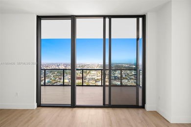 Located on the 55th floor of Elysee, this flow-through residence