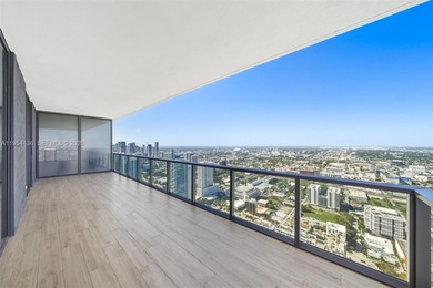 Located on the 55th floor of Elysee, this flow-through residence