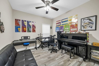 **UNDER CONTRACT WITH A 72 HOUR KICK OUT CLAUSE** This modern - photo 23