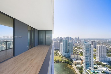 Located on the 55th floor of Elysee, this flow-through residence