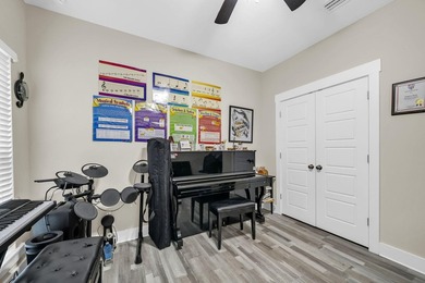 **UNDER CONTRACT WITH A 72 HOUR KICK OUT CLAUSE** This modern - photo 24