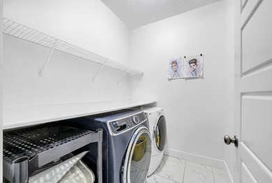 **UNDER CONTRACT WITH A 72 HOUR KICK OUT CLAUSE** This modern - photo 26