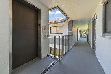 Beautifully updated 2-bedroom, 2-bath second-floor lakeview - photo 3