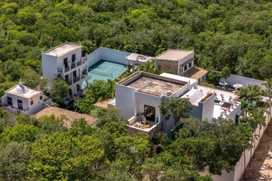 Located just minutes from Tulum's beaches and top-tier resorts - photo 34