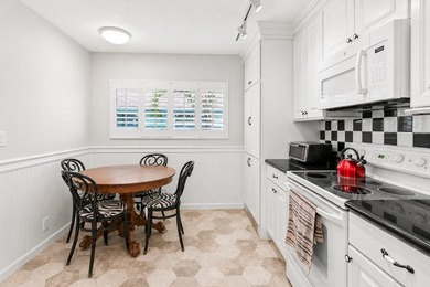 Beautifully updated 2-bedroom, 2-bath second-floor lakeview - photo 8