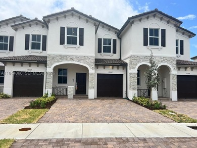 Welcome to this charming 3-bedroom, 2.5-bath townhouse with a - photo 1