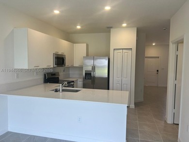 Welcome to this charming 3-bedroom, 2.5-bath townhouse with a - photo 4