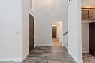 Brand new mountain modern home offering the perfect blend of - photo 6