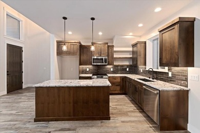 Brand new mountain modern home offering the perfect blend of - photo 9