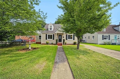 Charming Cape Cod in sought-after Monticello Village! This - photo 1