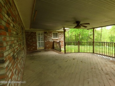 With a little love and creativity, this 3 bedroom, 2 bath home - photo 2