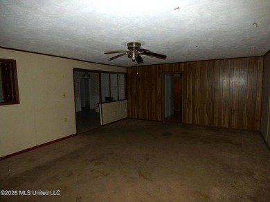 With a little love and creativity, this 3 bedroom, 2 bath home - photo 3