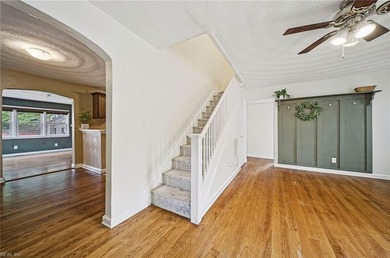 Charming Cape Cod in sought-after Monticello Village! This - photo 4